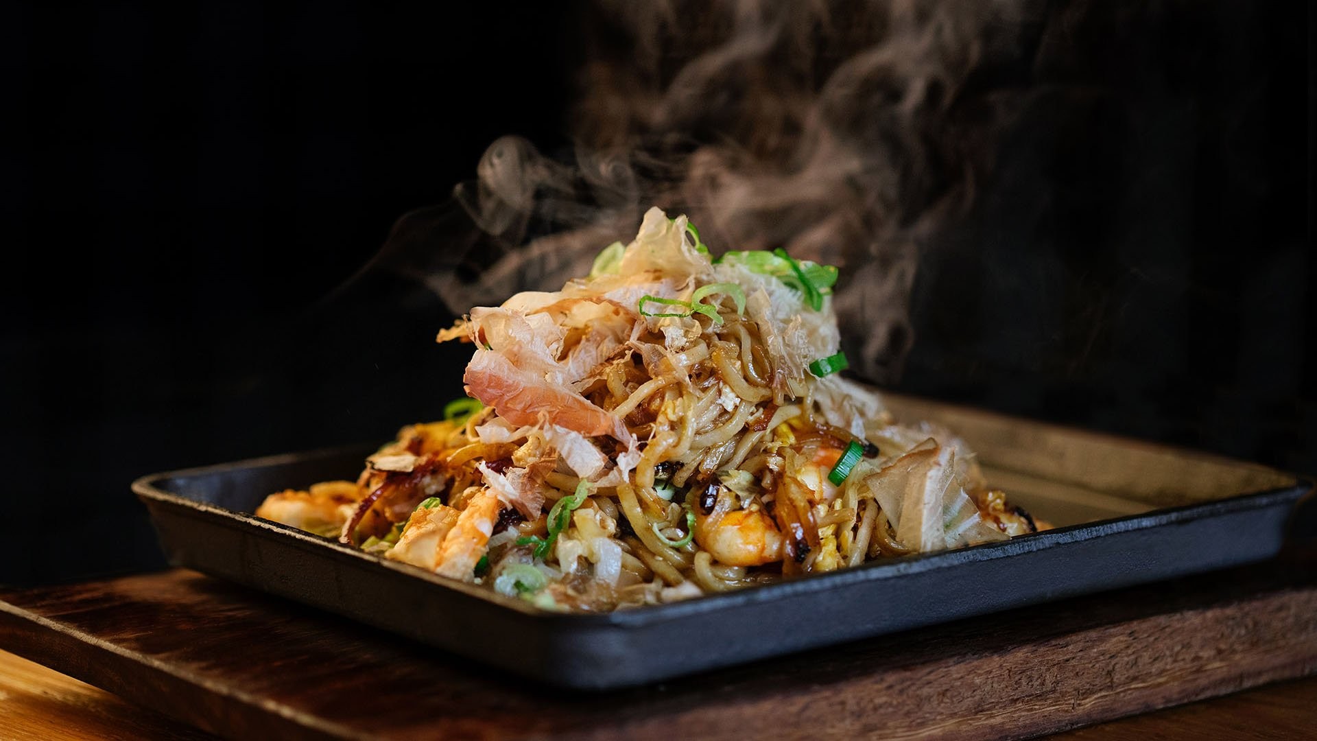 Yakisoba con gambas y vapor